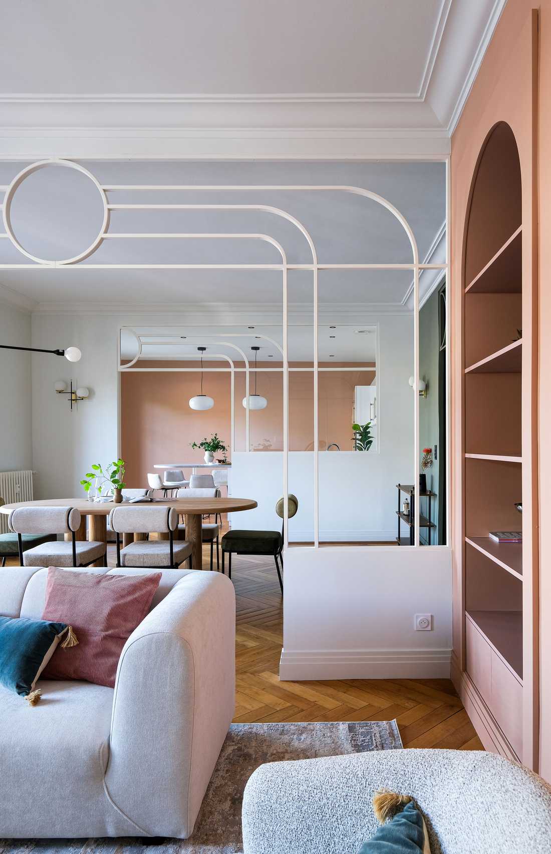 Un architecte d'intérieur à Quimper aménage la pièce de vie d'un appartement ancien