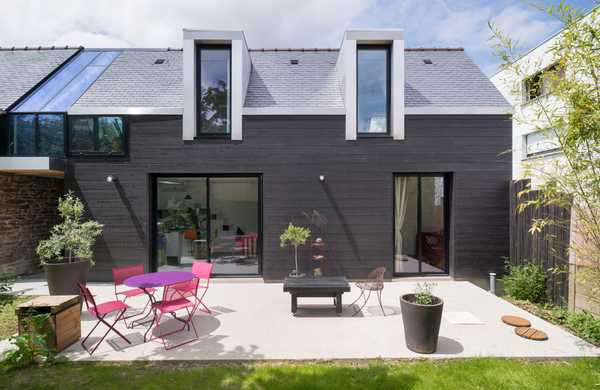 Maison mitoyenne au style contemporain réalisée par un architecte d'intérieur à Quimper