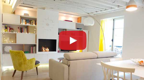 Vidéo sur la rénovation contemporaine d'un appartement du 17e avec poutres apparentes par un tandem entre architecte et un décorateur d'intérieur