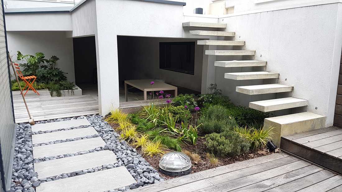 Jardin contemporain aménagé par un jardinier paysagiste à Quimper