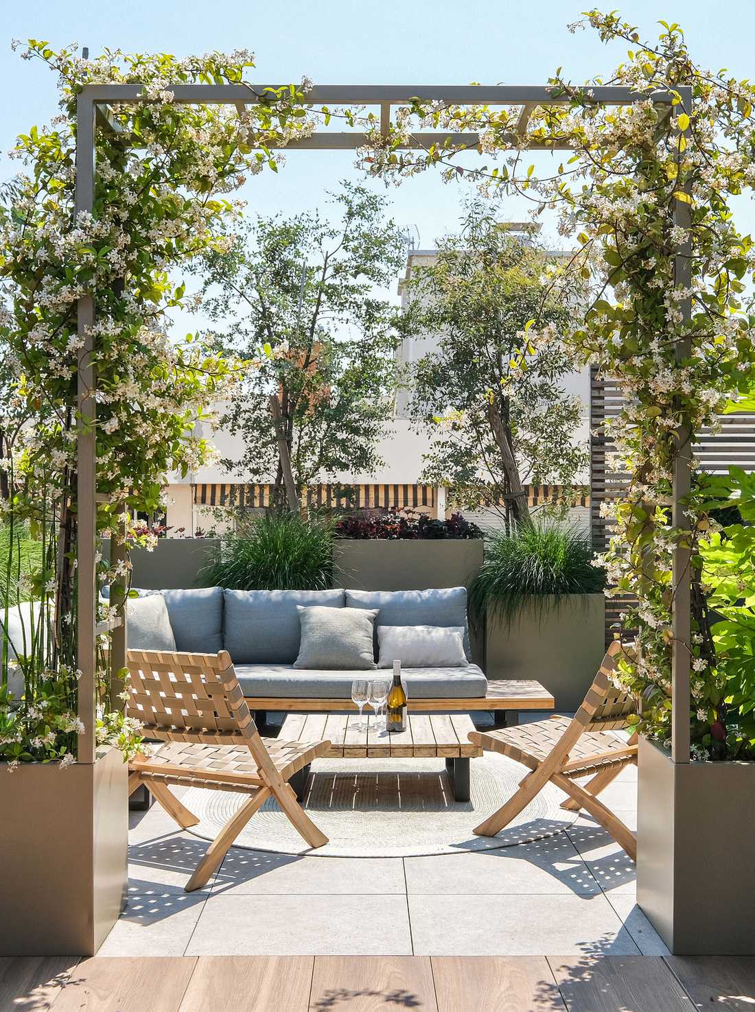 Aménagement de la terrasse d'un appartement neuf à Quimper