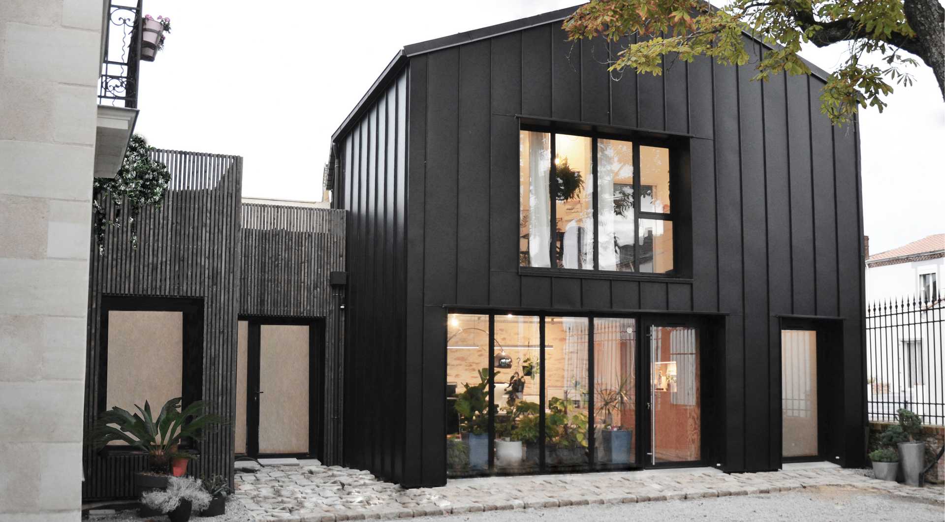 Extension contemporaine d'une maison de ville réalisée par un architecte à Quimper