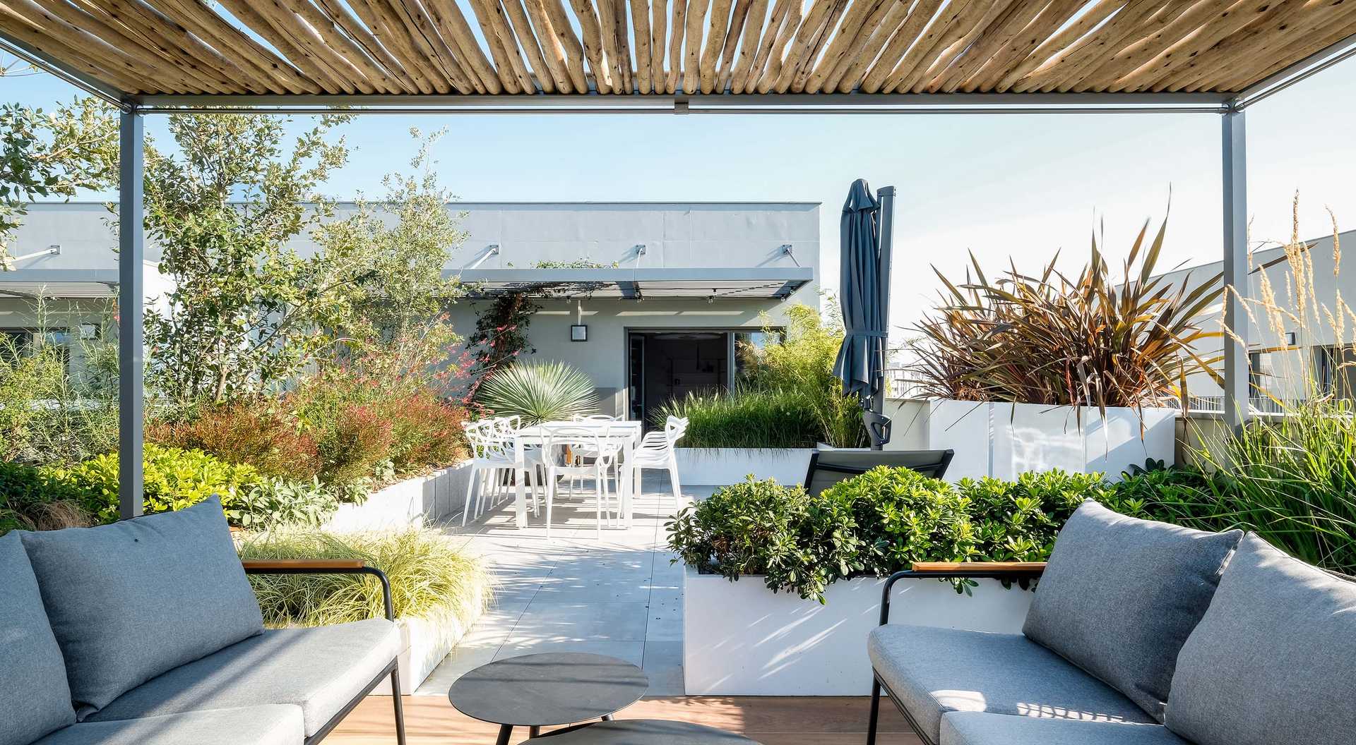 A landscape designers renovates a pool space in a garden in Quimper
