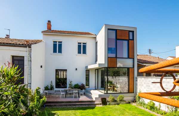 Conception et réalisation d'une extension dans une maison de ville par un architecte à Quimper