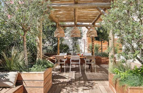 Landscaping of a 100m² terrace full wood made with mediterranean touch
