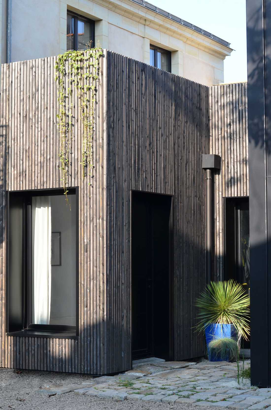 Un architecte réalise une extension contemporaine avec bardage bois dans le Finistère et le Morbihan