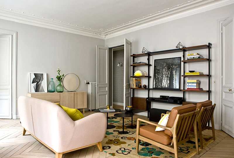 Salon avec du mobilier chiné par un décorateur d'intérieur à Quimper