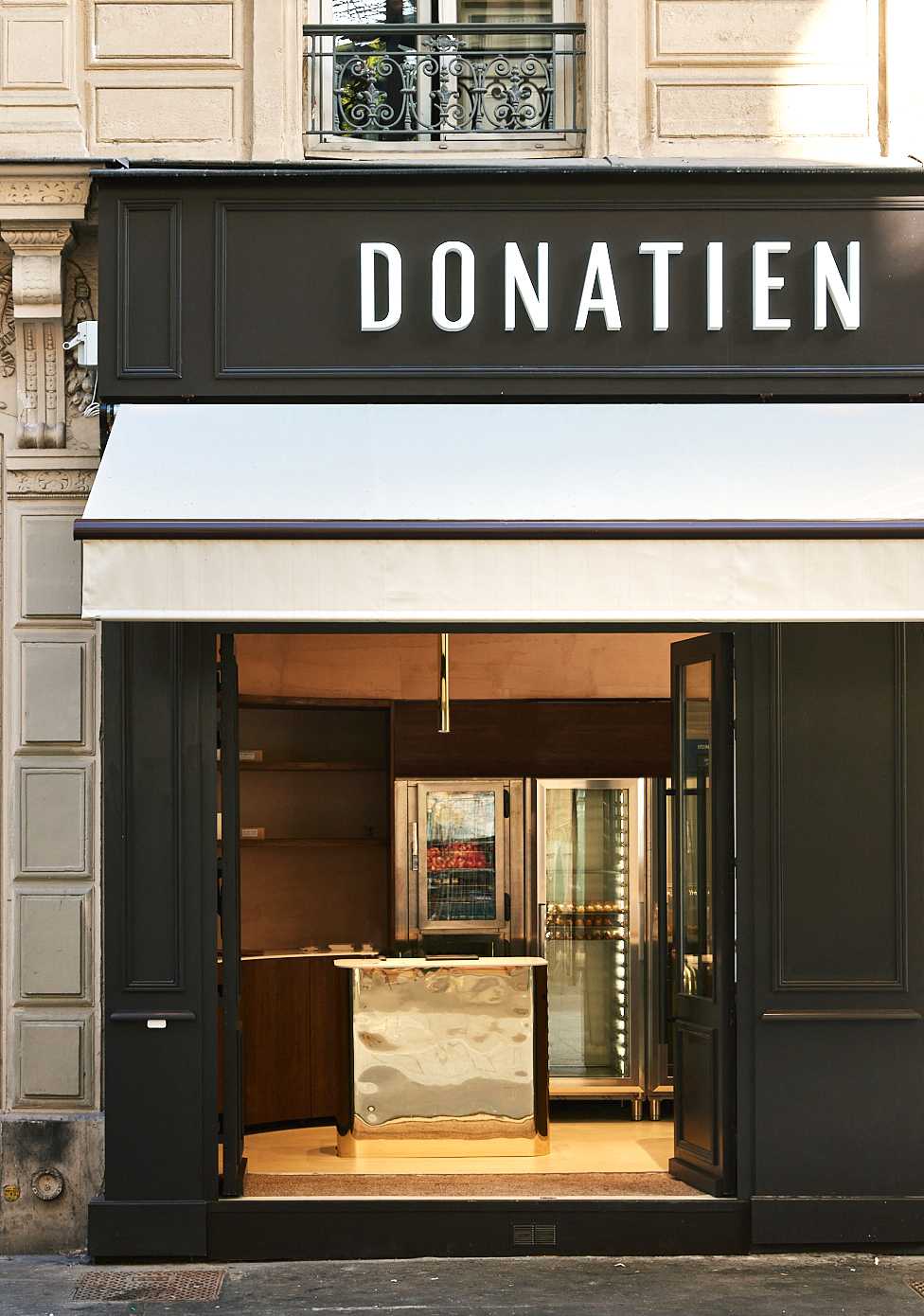 Façade d'une boutique après travaux de rénovation par un architecte in Quimper