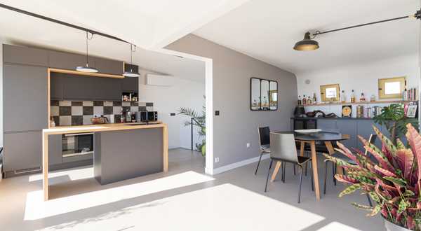 Avant-après de l'aménagement et la modernisation d'un appartement en duplex avec terrasse par un architecte d'intérieur à Quimper.