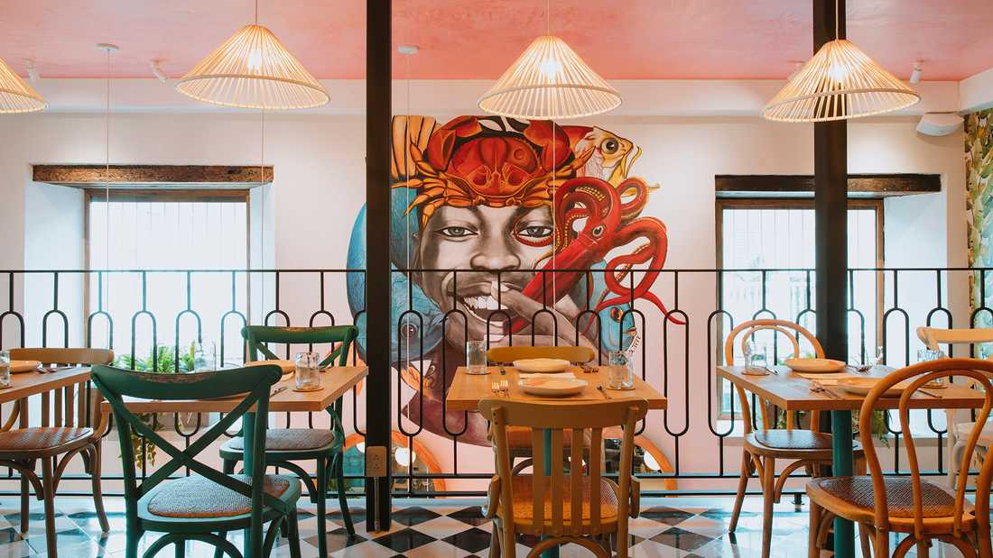 Mezzanine d'un restaurant créée par un architecte d'interieur en Bretagne