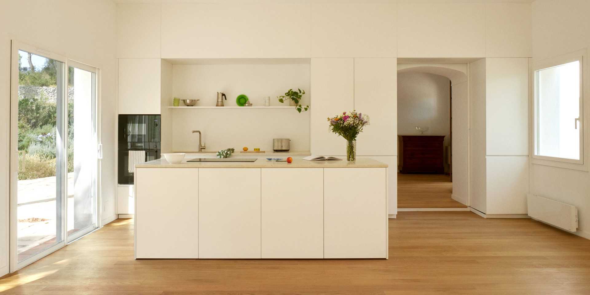 Contemporary open kitchen designed by an interior architect in Quimper